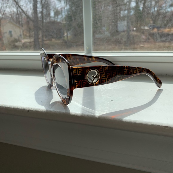 Fendi FF 0306/S 086 Sunglasses in Dark Havana - Picture 3 of 8